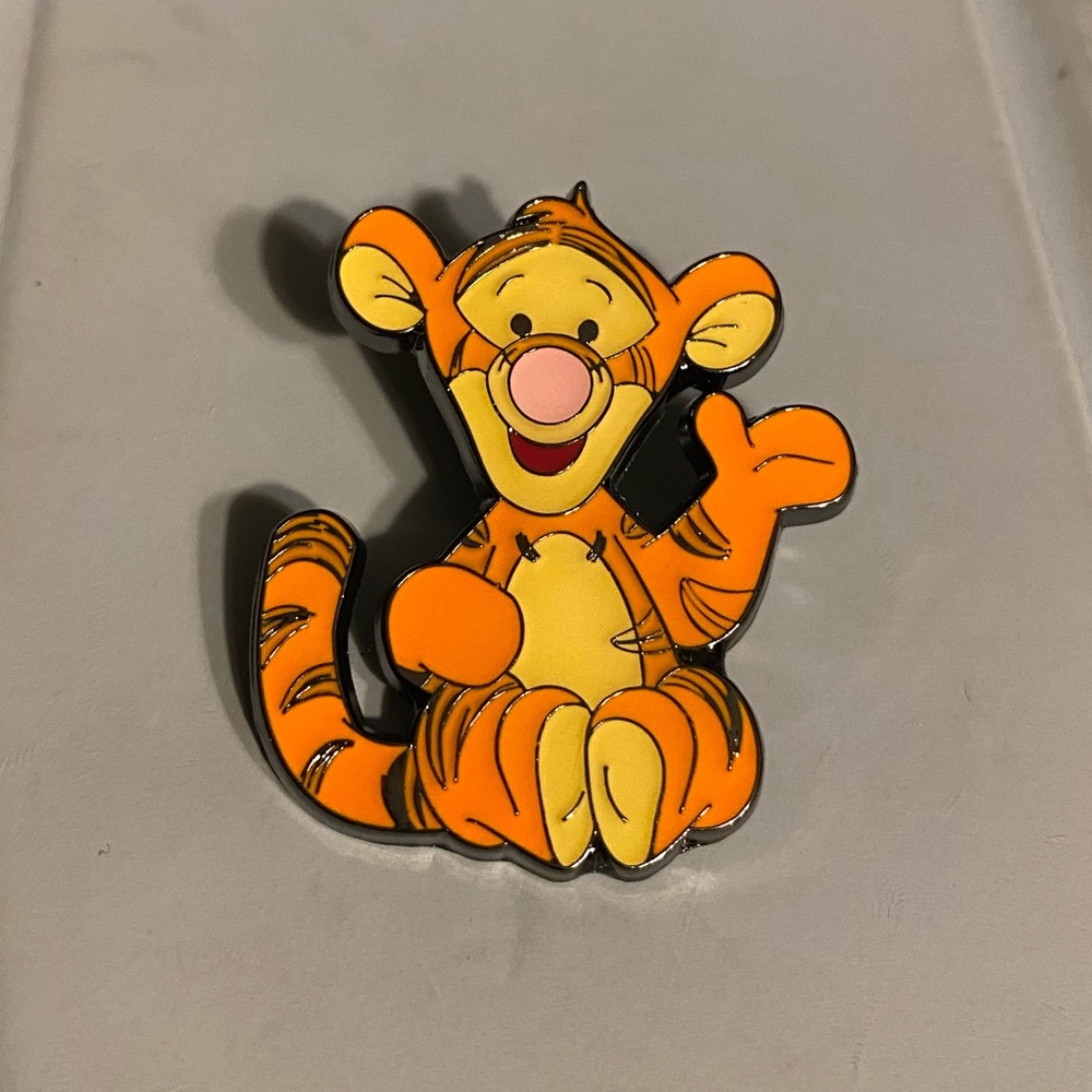 Loungefly Tigger Pin